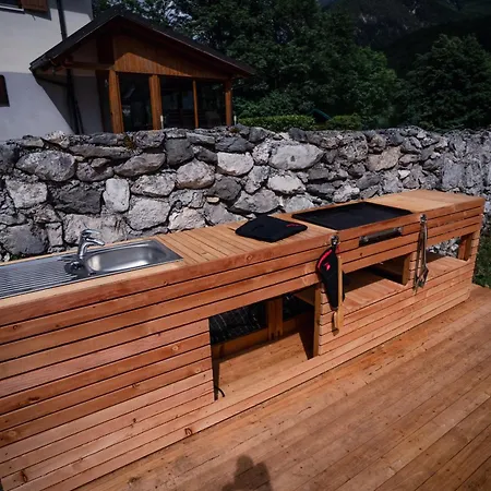 Kronotop In Triglav National Park ホステル ログ・ポット・マンガルトン